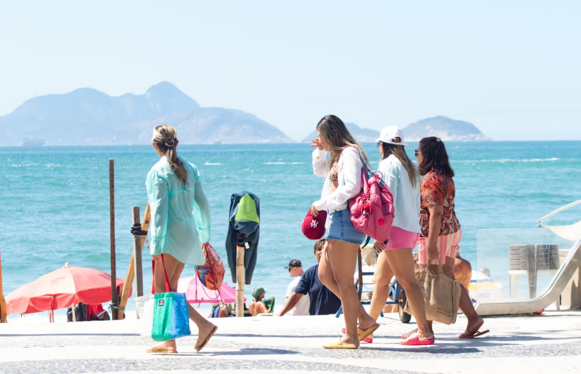 Movimentação na Praia de Copacabana nesta sexta-feira (5) - Érica Martins/Agência O DIA