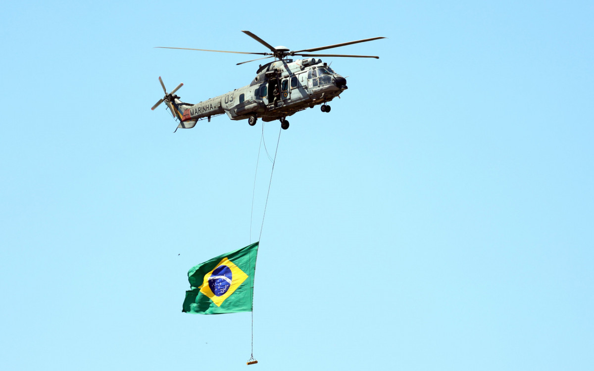 Helicóptero fez voo de apresentação durante desfile do Dia da Independência