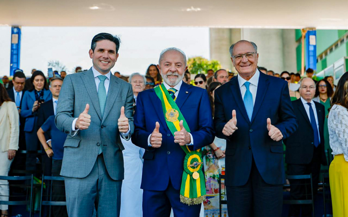 Presidente da Câmara Hugo Motta, presidente Lula e vice-presidente Geraldo Alckmin durante Desfile do Dia da Independância