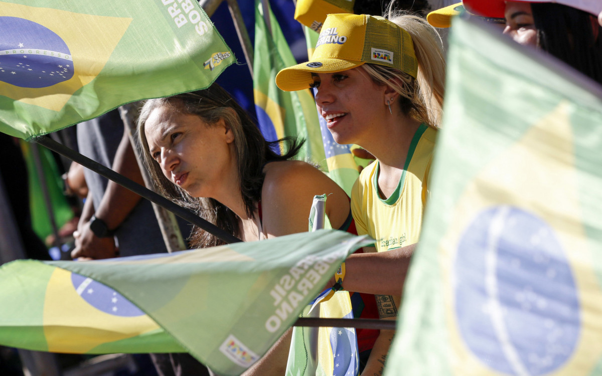 Público lota a Esplanada dos Ministérios para o desfile de 7 de setembro