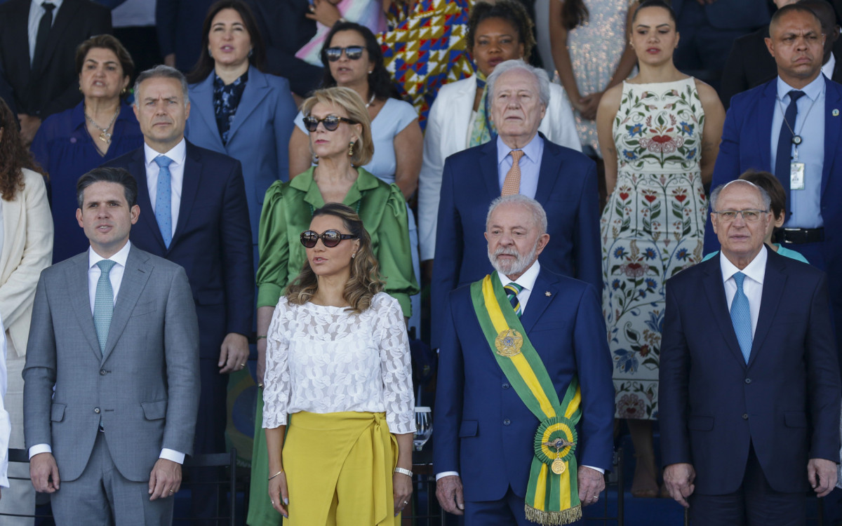 Autoridades participam do desfile do Dia da Independência