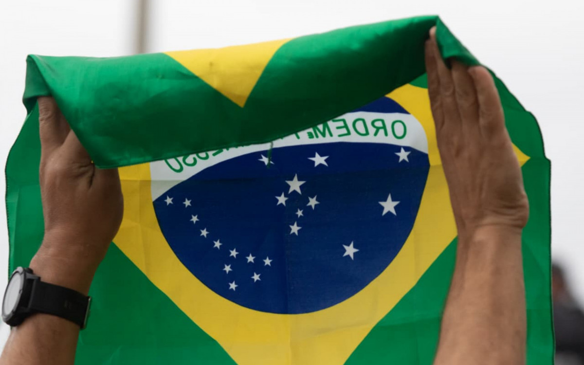 Apoiadores realizam ato pr&oacute;-Bolsonaro na orla de Copacabana