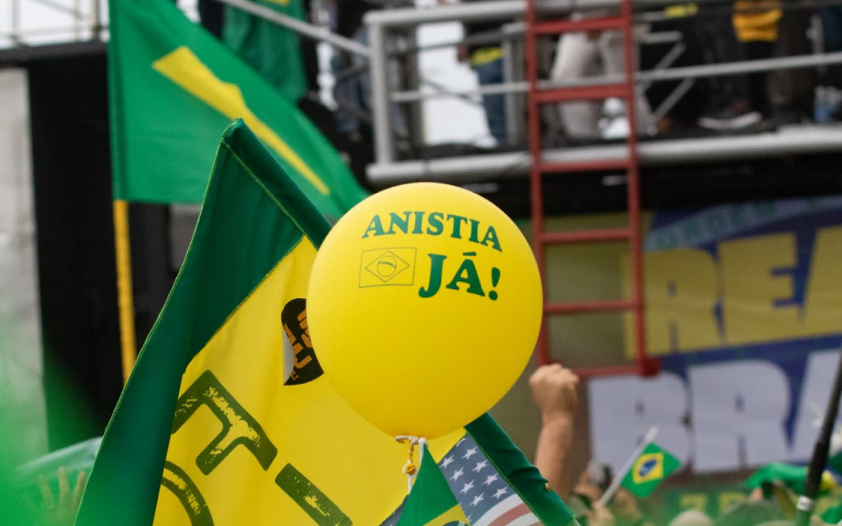 Ato pede anistia para Jair Bolsonaro e condenados do 8 de janeiro