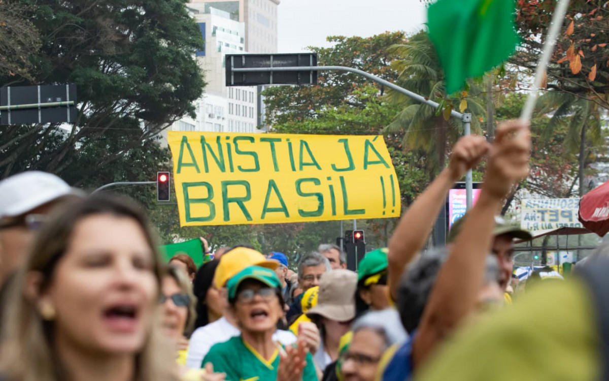 Ato pede anistia para Jair Bolsonaro e condenados do 8 de janeiro