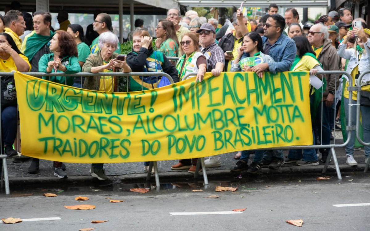 Manifestantes pediram pris&otilde;es do ministro Alexandre de Moraes, e dos presidentes da C&acirc;mara e Senado