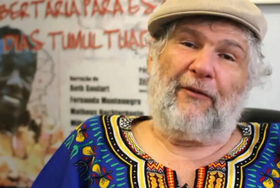 Homenagens marcam despedida do documentarista Silvio Tendler em cemitério no Caju