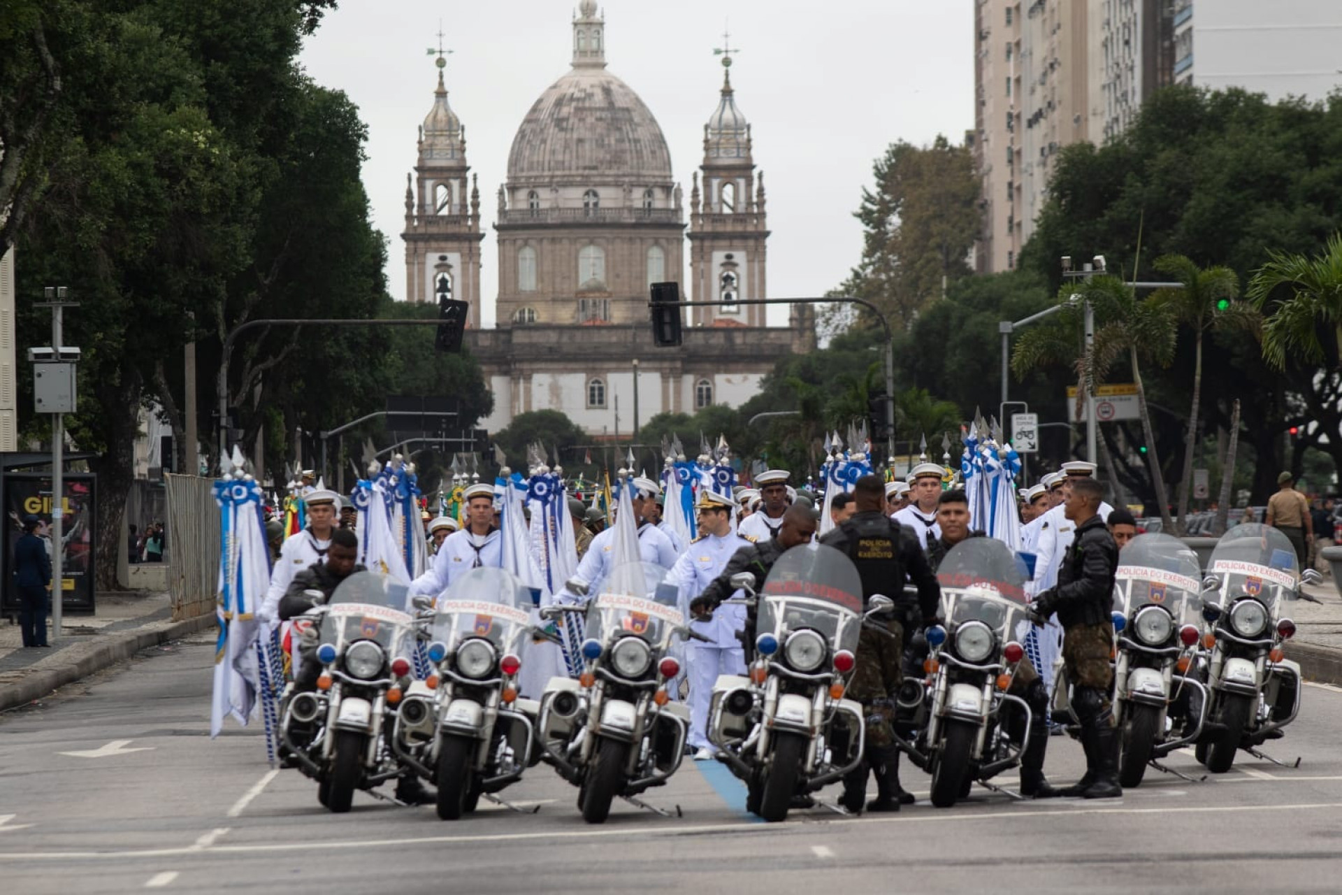 Desfile Cívico-Militar pelo 7 de Setembro na Avenida Presidente Vargas foi realizado neste domingo - Érica Martin/Agência O Dia