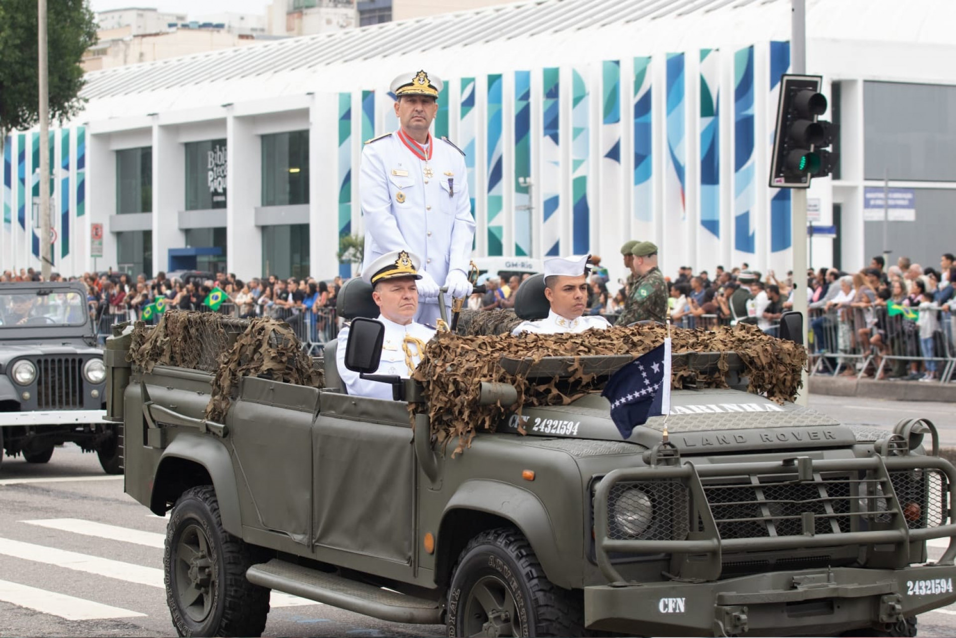 Desfile Cívico-Militar pelo 7 de Setembro na Avenida Presidente Vargas foi realizado neste domingo - Érica Martin/Agência O Dia