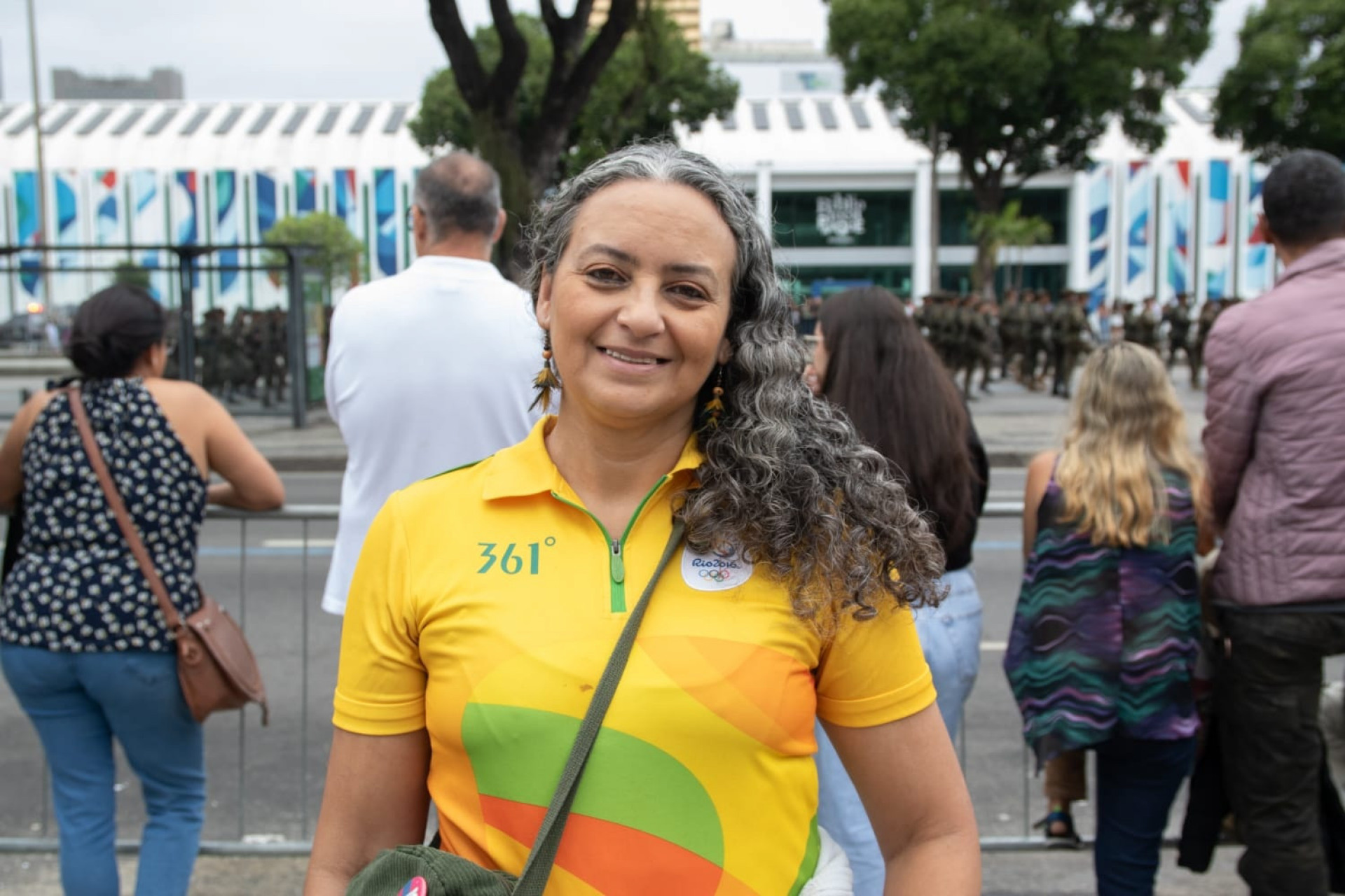 Lucyara Oliveira acompanha o desfile na Avenida Presidente Vargas desde criança - Érica Martin/Agência O Dia