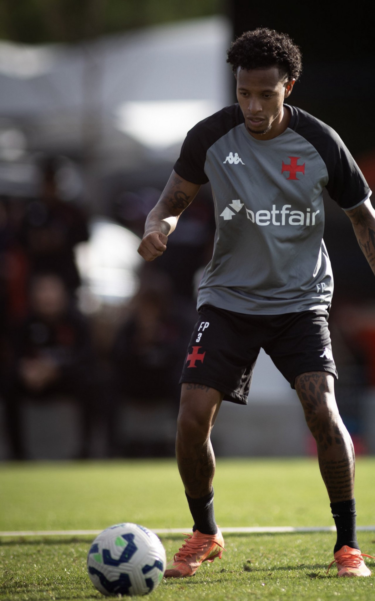 Tchê Tchê ressalta momento difícil do Vasco após quarta derrota seguida 