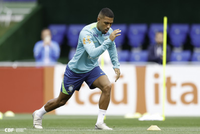 Samuel Lino deve ser titular no ataque do Brasil para encarar a Bolívia