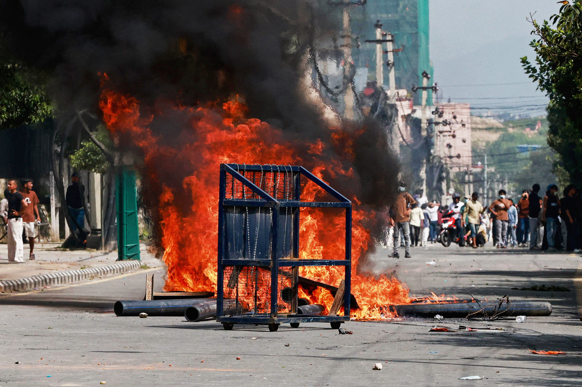 Pelo menos 16 pessoas morreram nos protestos - Prabin Ranabhat / AFP