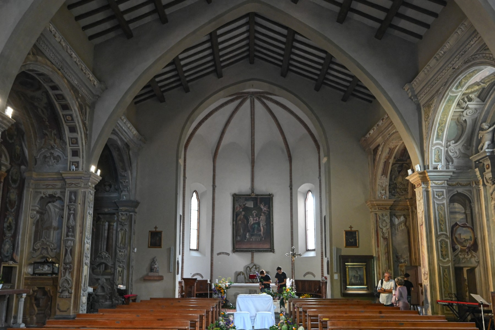 Igreja de San Martino, antes do funeral de Giorgio Armani nesta segunda-feira (8) - Piero Cruciatti / AFP