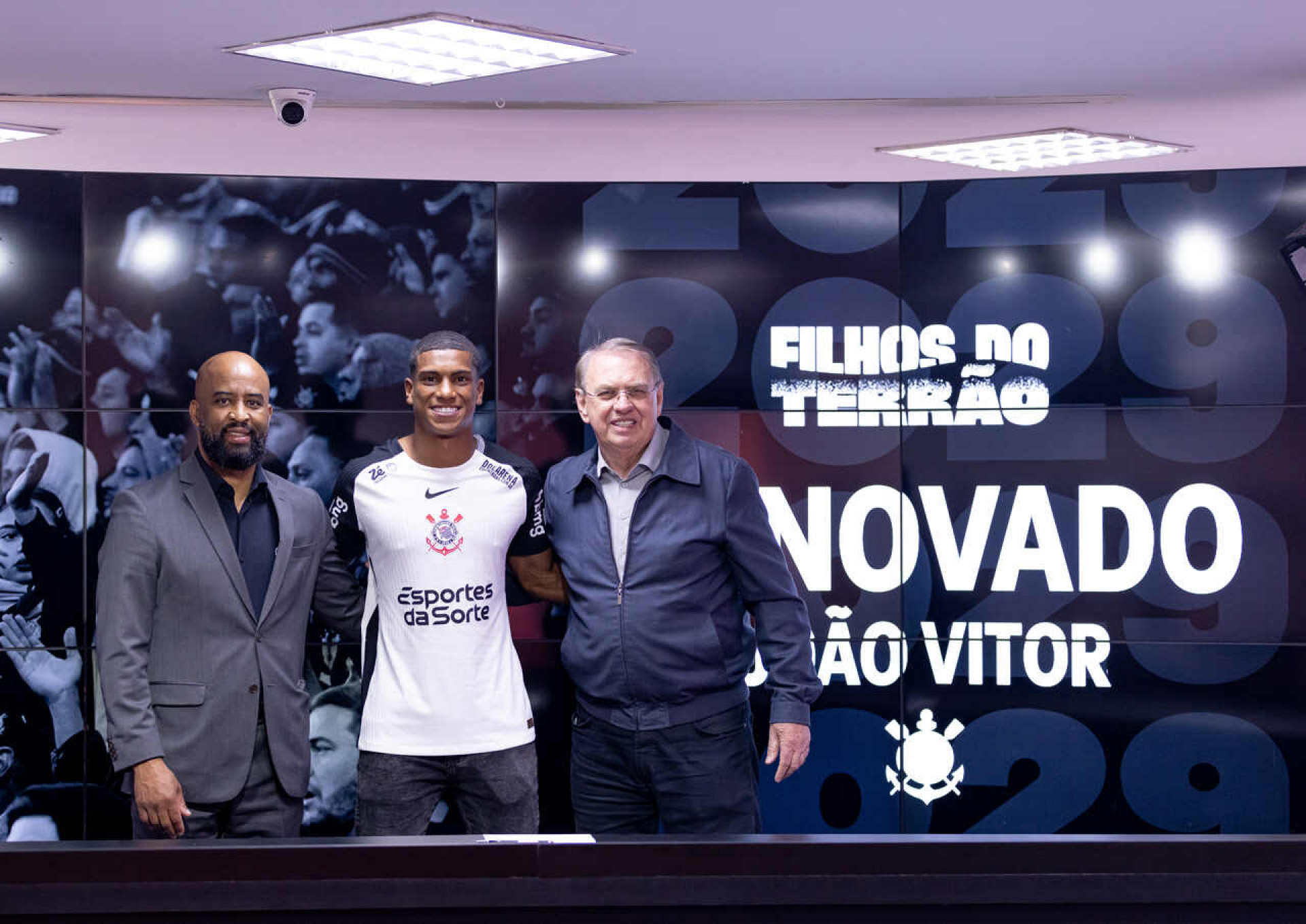Corinthians acerta renova&ccedil;&atilde;o com Jacar&eacute;, joia da base