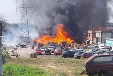 Vídeo: incêndio de grandes proporções deixa três mortos na comunidade Para-Pedro, em Irajá