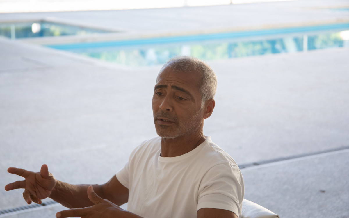 Entrevista com o Senador Romário, nesta quarta-feira (10).