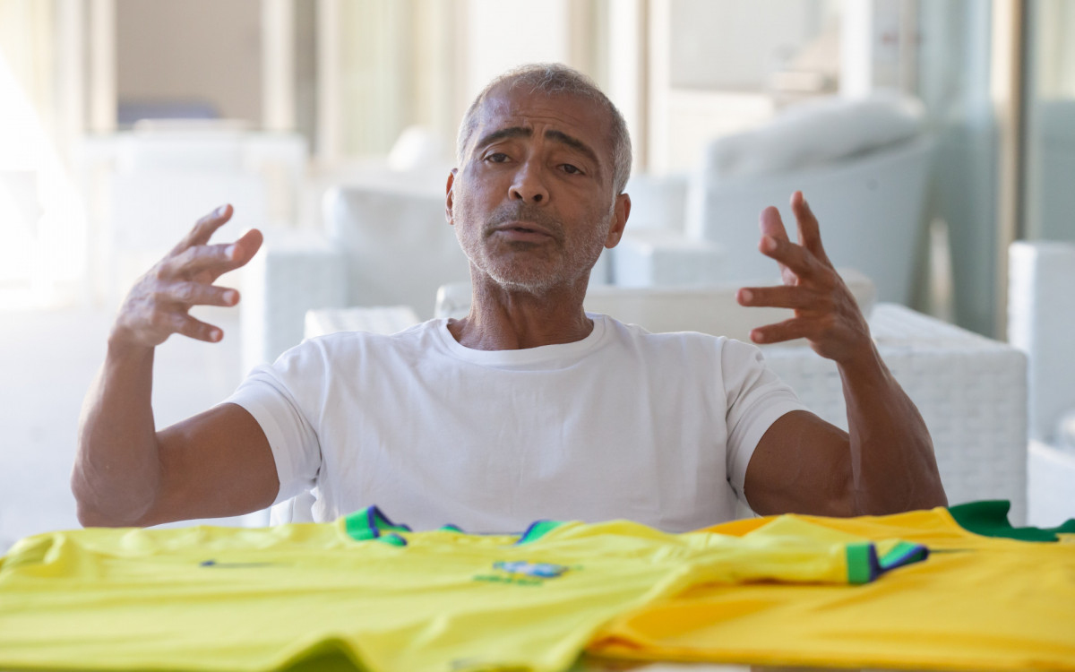 Entrevista com o Senador Romário, nesta quarta-feira (10).