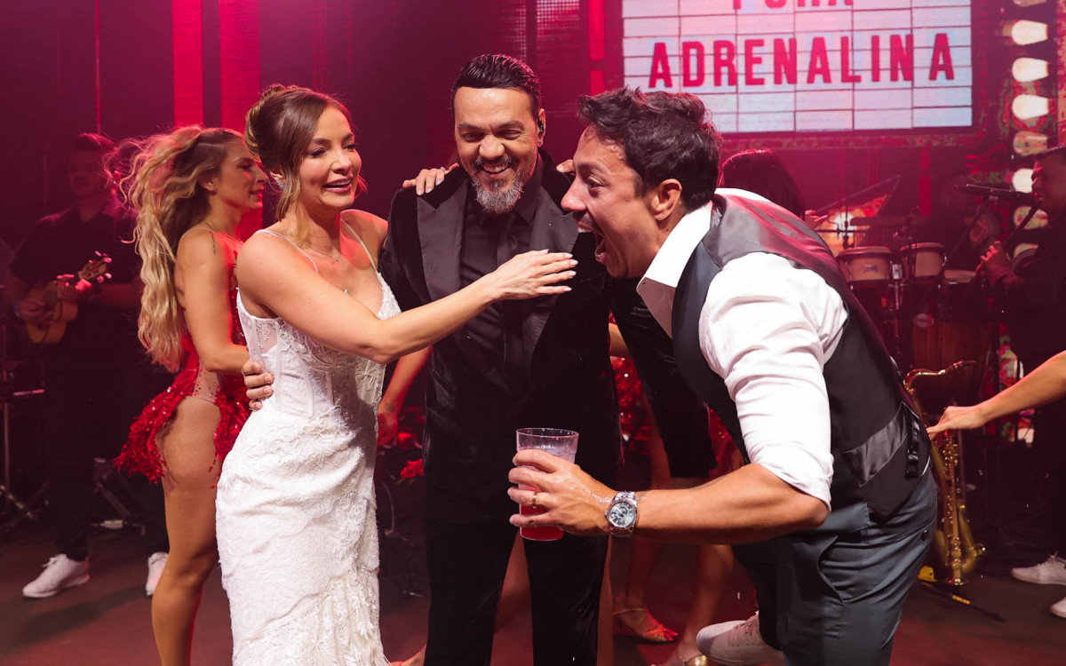 Belo faz show na festa de casamento de Renato Albani e Juliana Fructuozo 