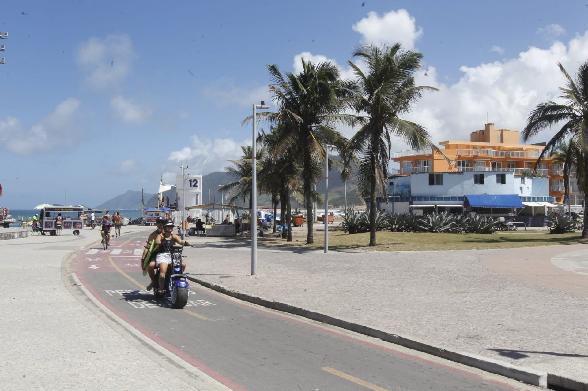 Cariocas aproveitaram o tempo firme na praia do Recreio nesta quarta (10) - Reginaldo Pimenta/Agência O DIA