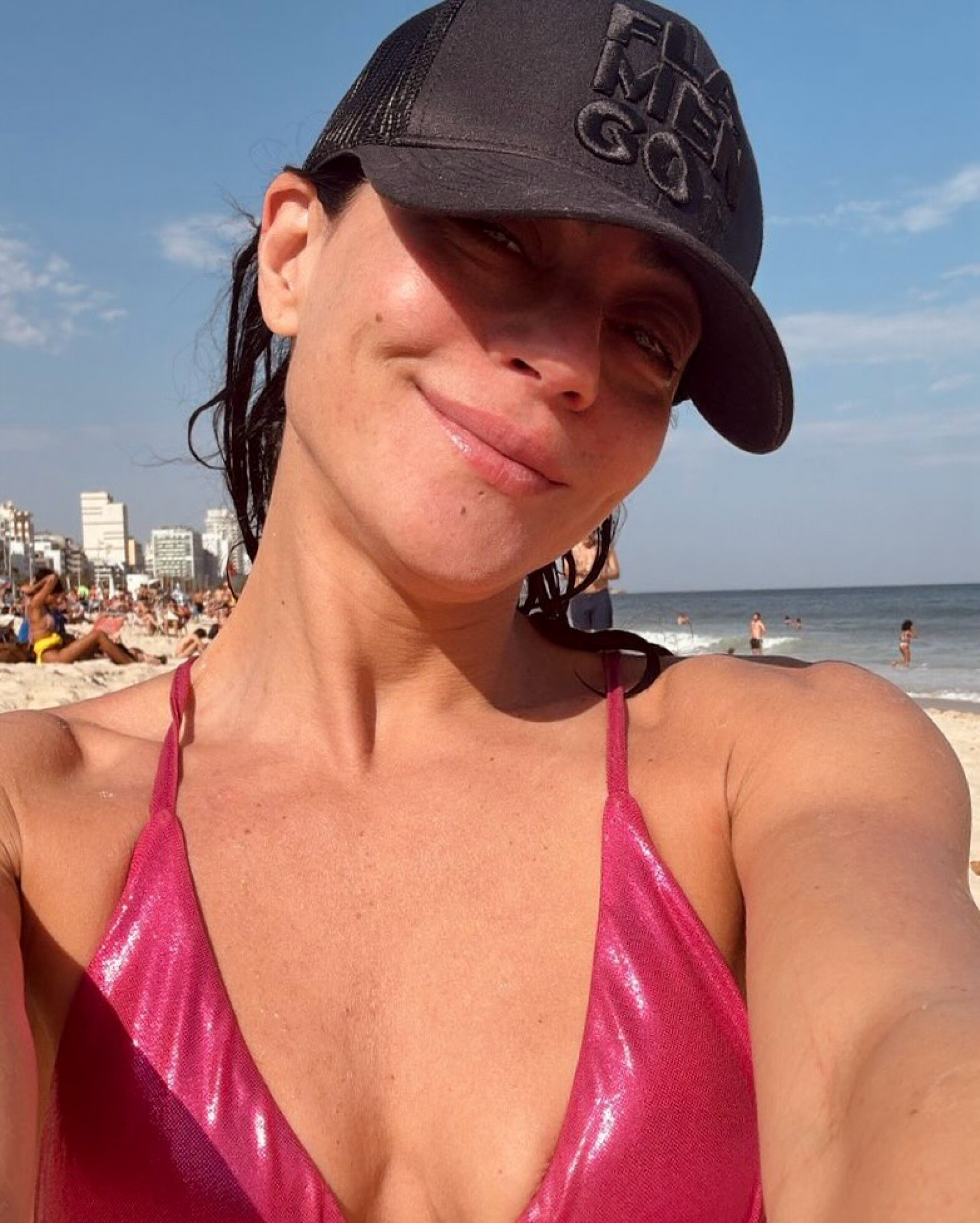 Carol Castro curtiu dia em praia do Rio de Janeiro  - Reprodução/Instagram 