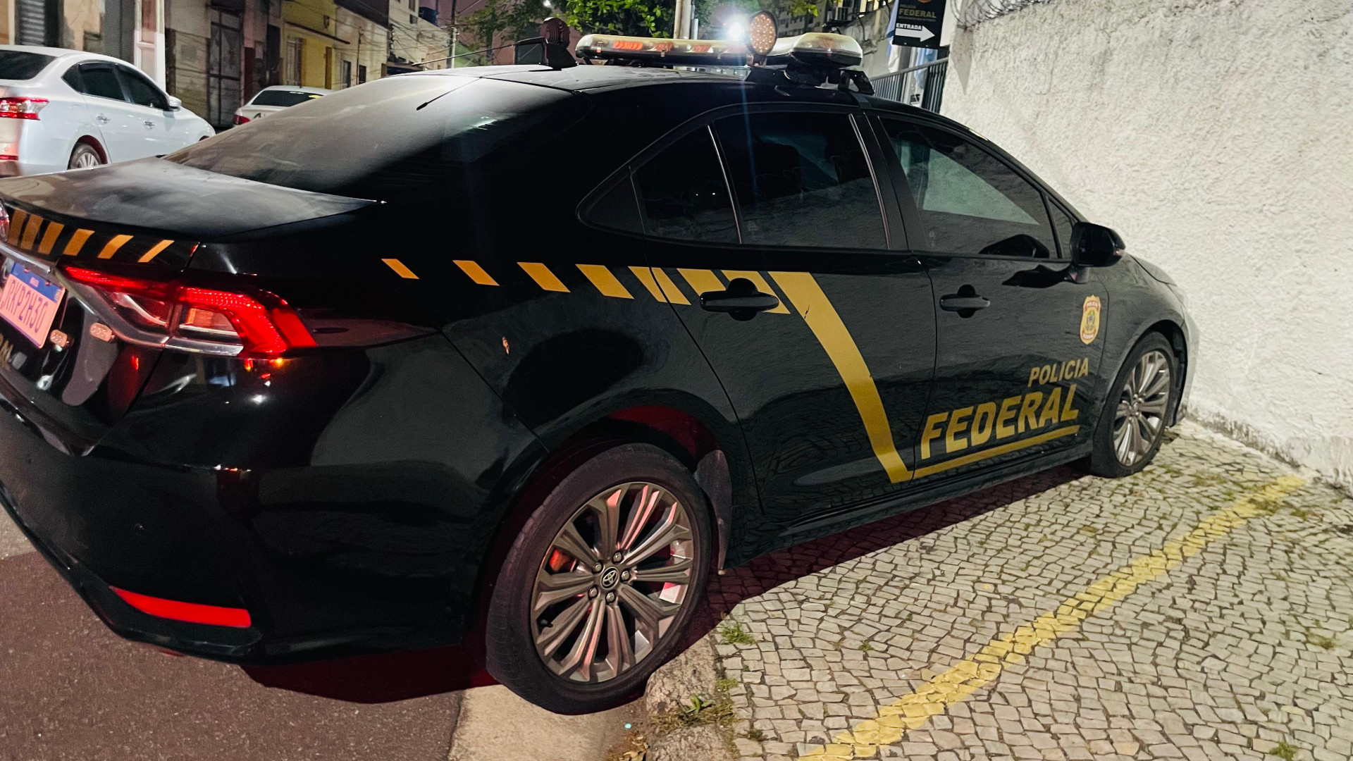 Policiais federais buscam cumprir 16 mandados de busca e apreensão em cidades do Estado do Rio - Divulgação