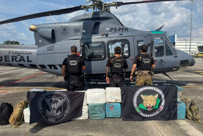 FAB intercepta avião vindo da Venezuela com 380 kg de maconha no Amazonas