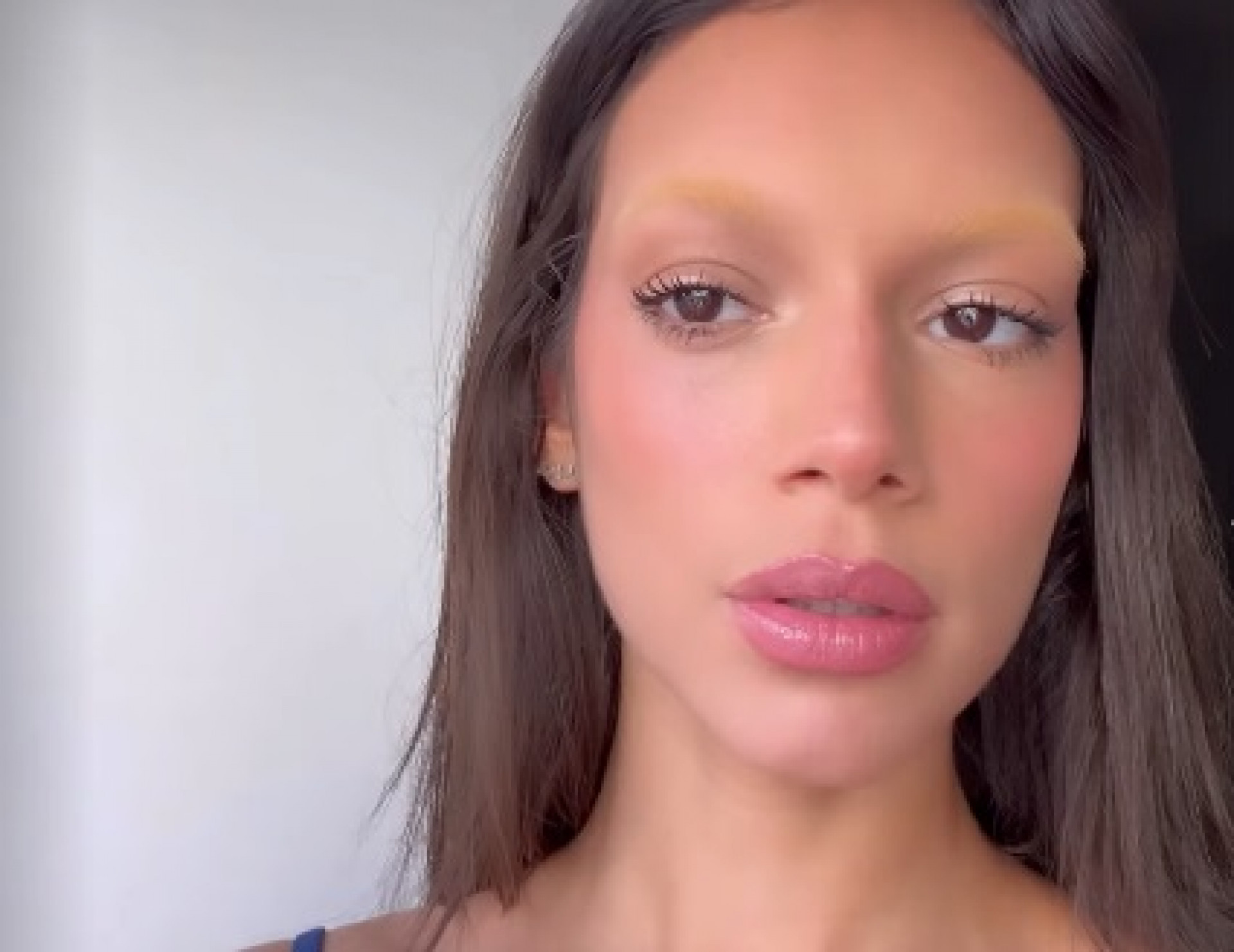 Alane Dias mudou visual e exibiu sobrancelhas descolorias - Reprodução/Instagram