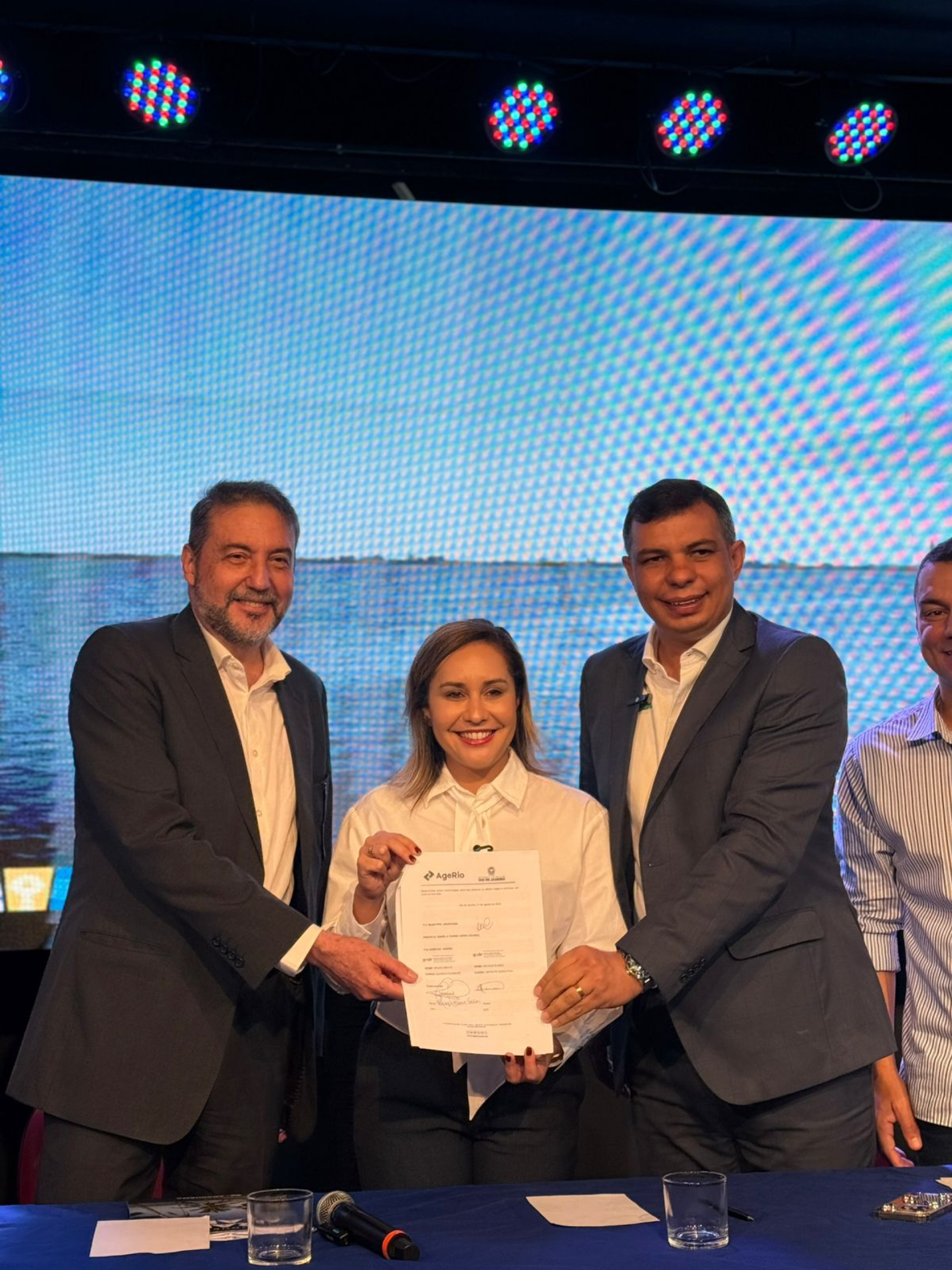 Prefeita Daniela Soares (PL) assina convênio com AgeRio para impulsionar crédito a empreendedores em Araruama
