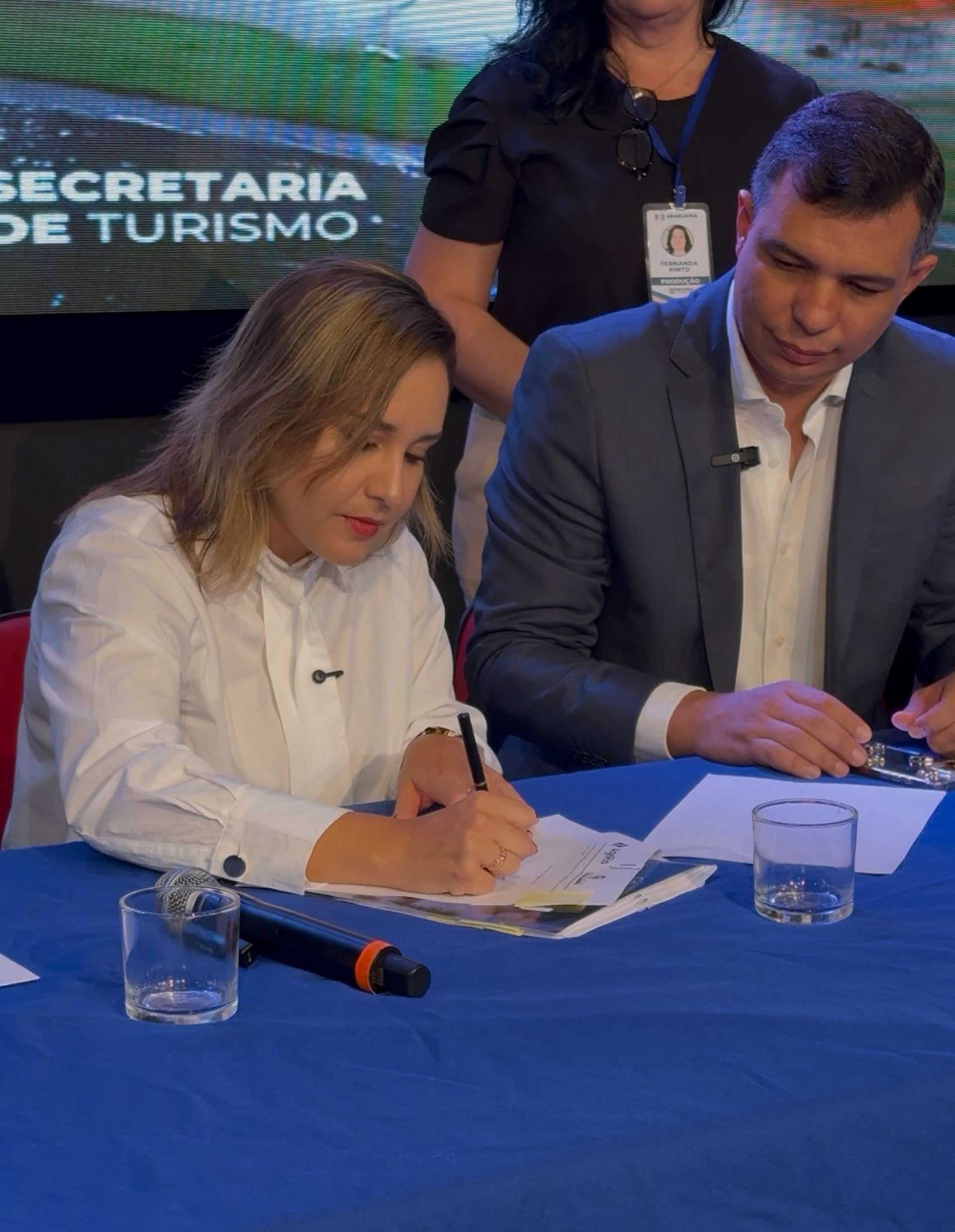 Prefeita Daniela Soares (PL) assina convênio com AgeRio para impulsionar crédito a empreendedores em Araruama
