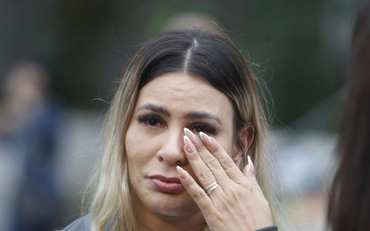 Mãe de Niquely esteve no IML para realizar a liberação do corpo - Reginaldo Pimenta/Agência O DIA