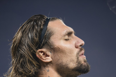 Cruzeiro x Atlético-MG tem cânticos homofóbicos e mensagem misógina de zagueiro