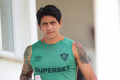 Cano fica fora de Fluminense x Atlético-MG por dores na panturrilha