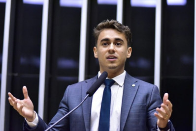 Nikolas Ferreira afirma que prisão de Bolsonaro é sintoma de problema mais grave