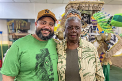 Conceição Evaristo elogia fantasias do Império Serrano