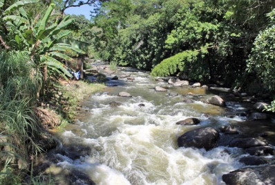 Comunidade se une para limpeza do Rio São Pedro em Macaé