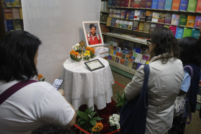 Livraria no Centro do Rio expõe relíquia do mais novo santo da Igreja Católica