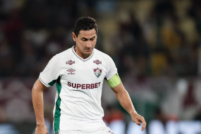 Ganso sente dores, é substituído no primeiro tempo e será reavaliado