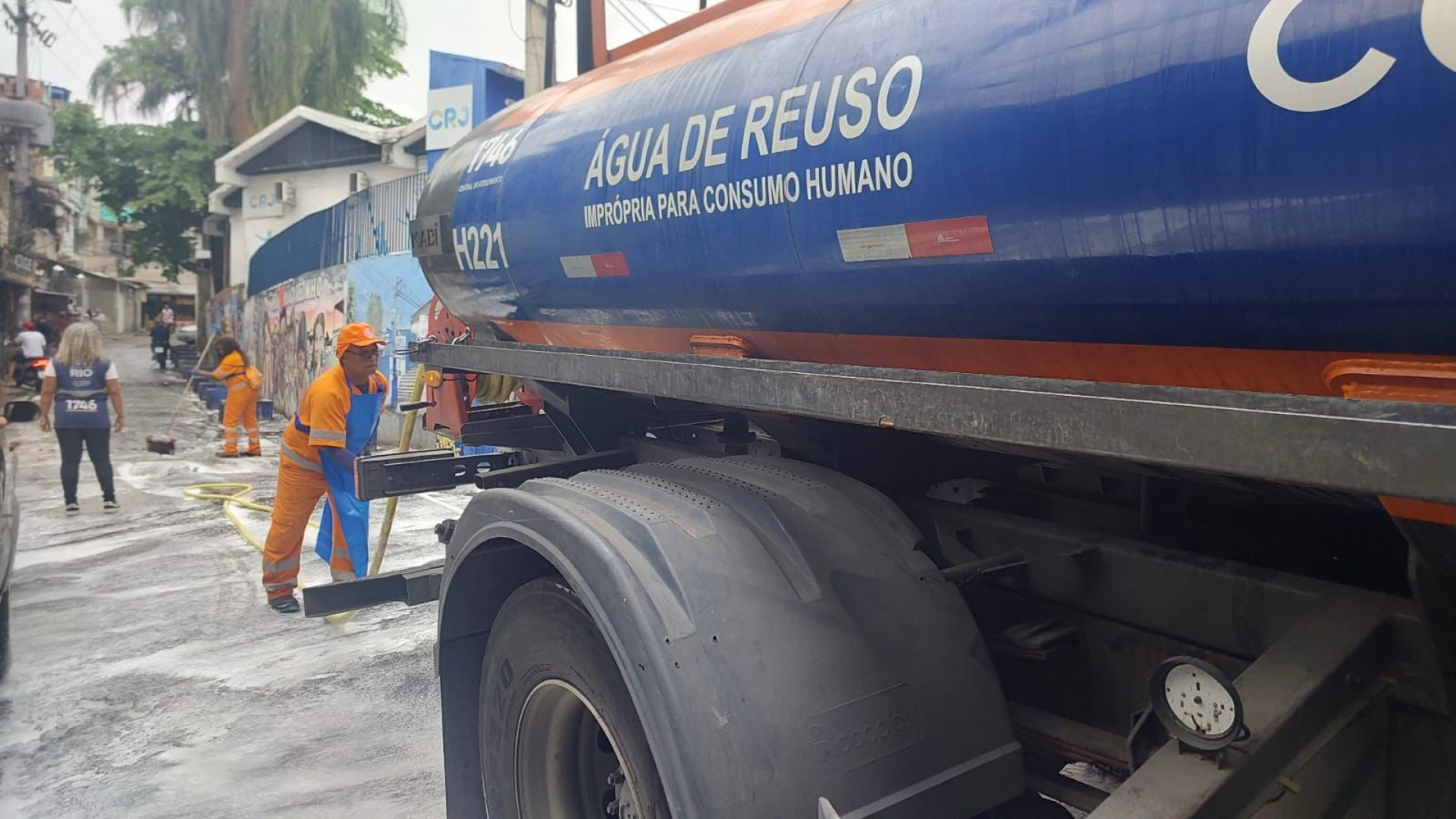 Ruas do Jacarezinho receberam ação de limpeza neste sábado (13) - Divulgação