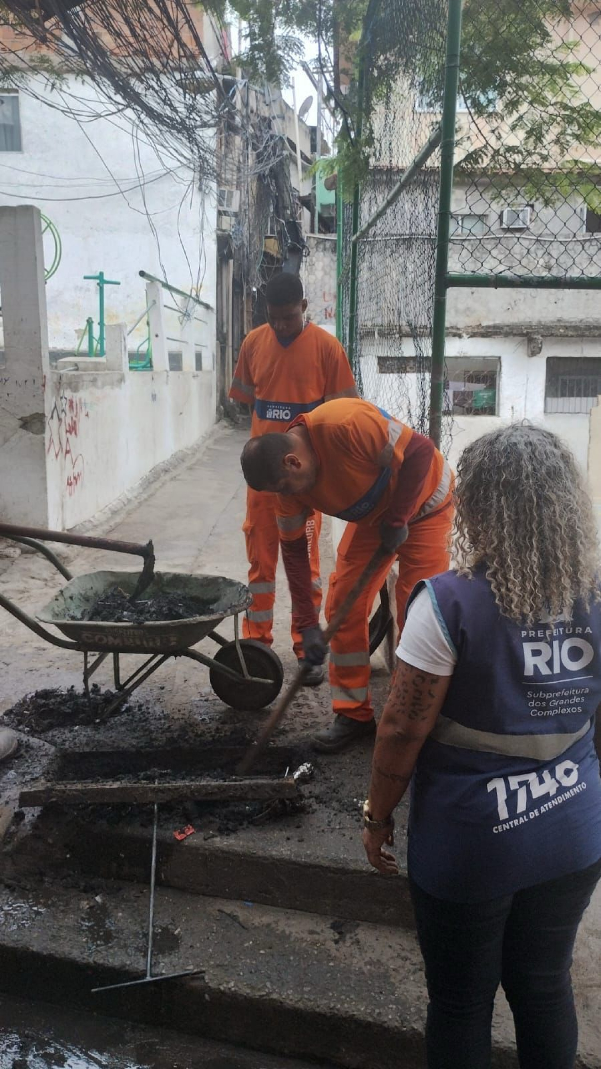 Ruas do Jacarezinho receberam ação de limpeza neste sábado (13) - Divulgação