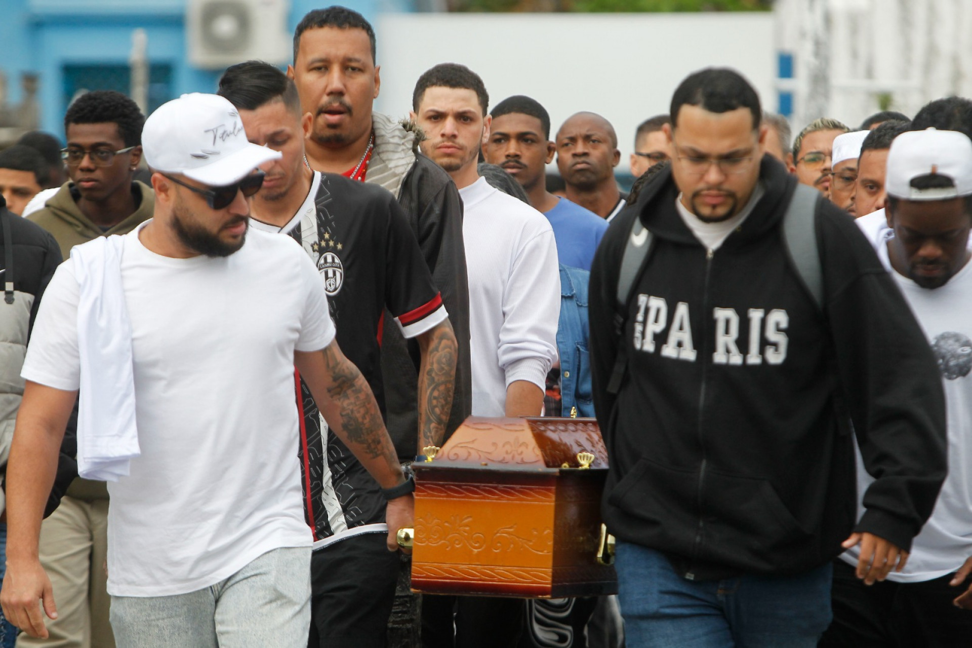 Familiares e amigos se despediram de Rodrigo Santana em cerimônia no Cemitério de Irajá - Reginaldo Pimenta / Agência O Dia