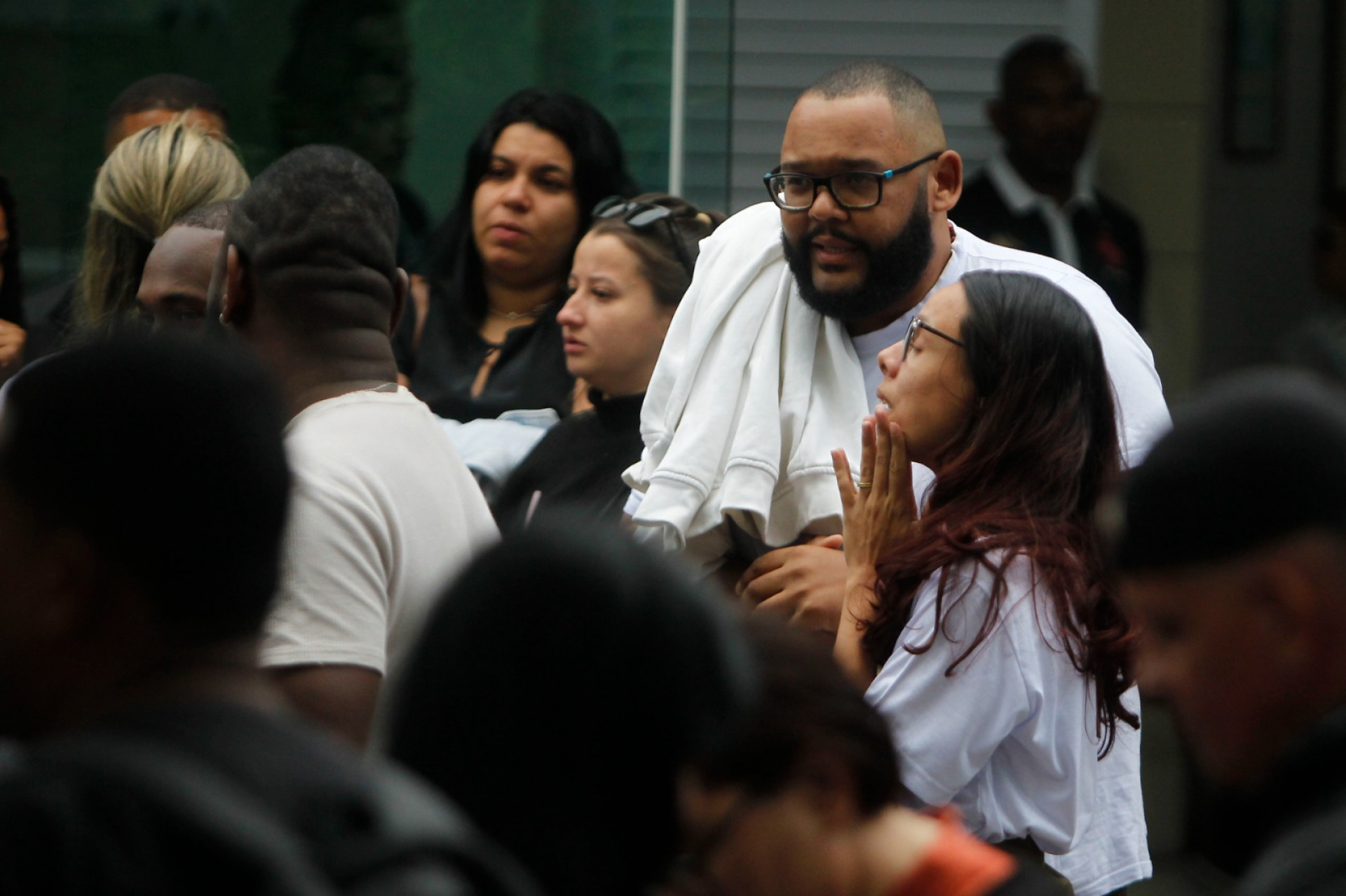 Familiares e amigos se despediram de Rodrigo Santana em cerimônia no Cemitério de Irajá - Reginaldo Pimenta / Agência O Dia