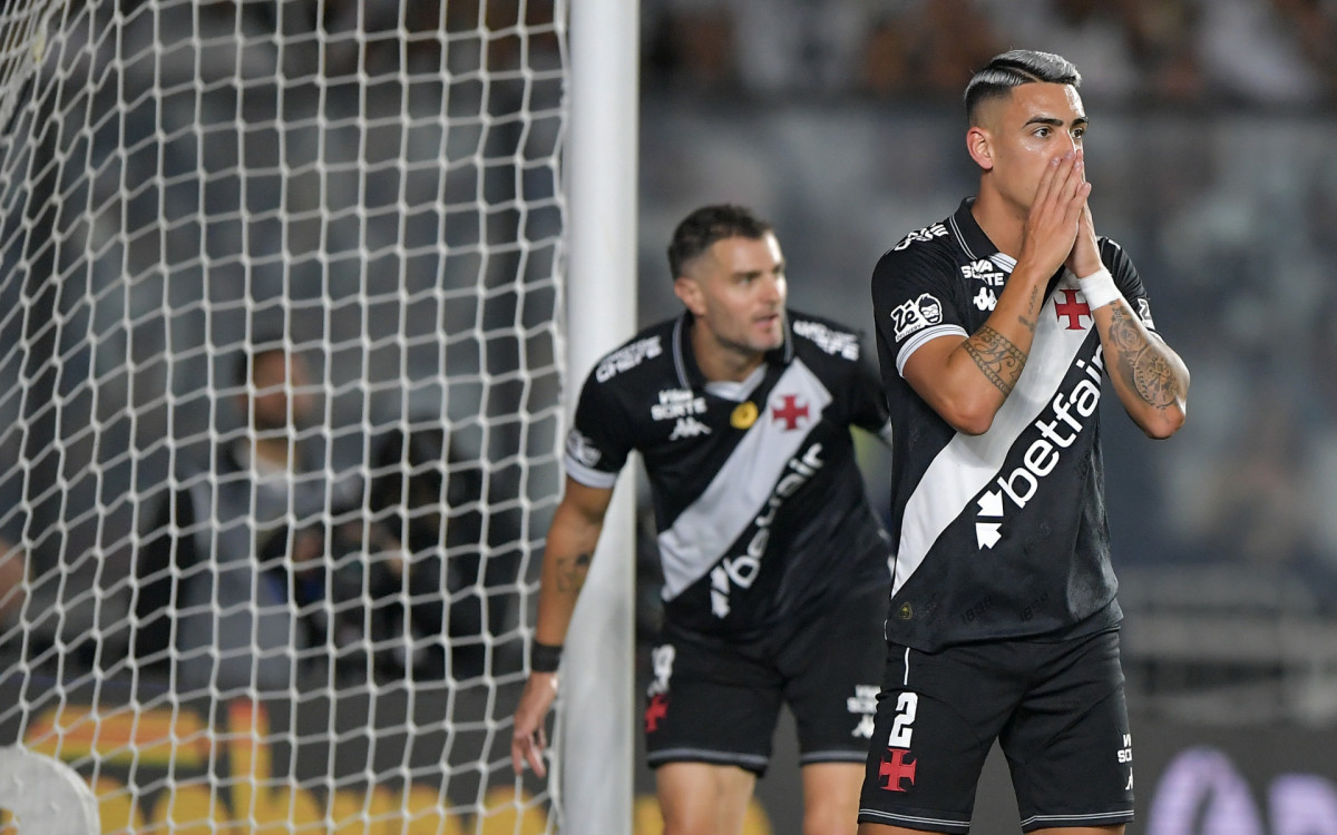 RJ - BRASILEIRO A 2025, VASCO X CEARÁ - ESPORTES
RJ - BRASILEIRO A 2025, VASCO X CEARÁ - BRASILEIRO A 2025, VASCO X CEARÁ - jogador do Vasco durante partida contra o Ceará no estádio São Januário pelo campeonato Brasileiro A 2025.
 
Foto: THIAGO RIBEIRO/AGIF - AGÊNCIA DE FOTOGRAFIA/ESTADÃO CONTEÚDO
AGF20250914702 - 14/09/2025 - 21:23
