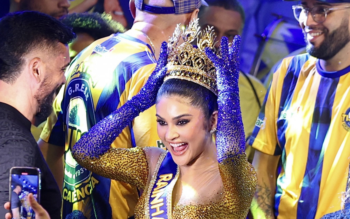 Mileide Mihaile &eacute; coroada rainha de bateria da Unidos da Tijuca