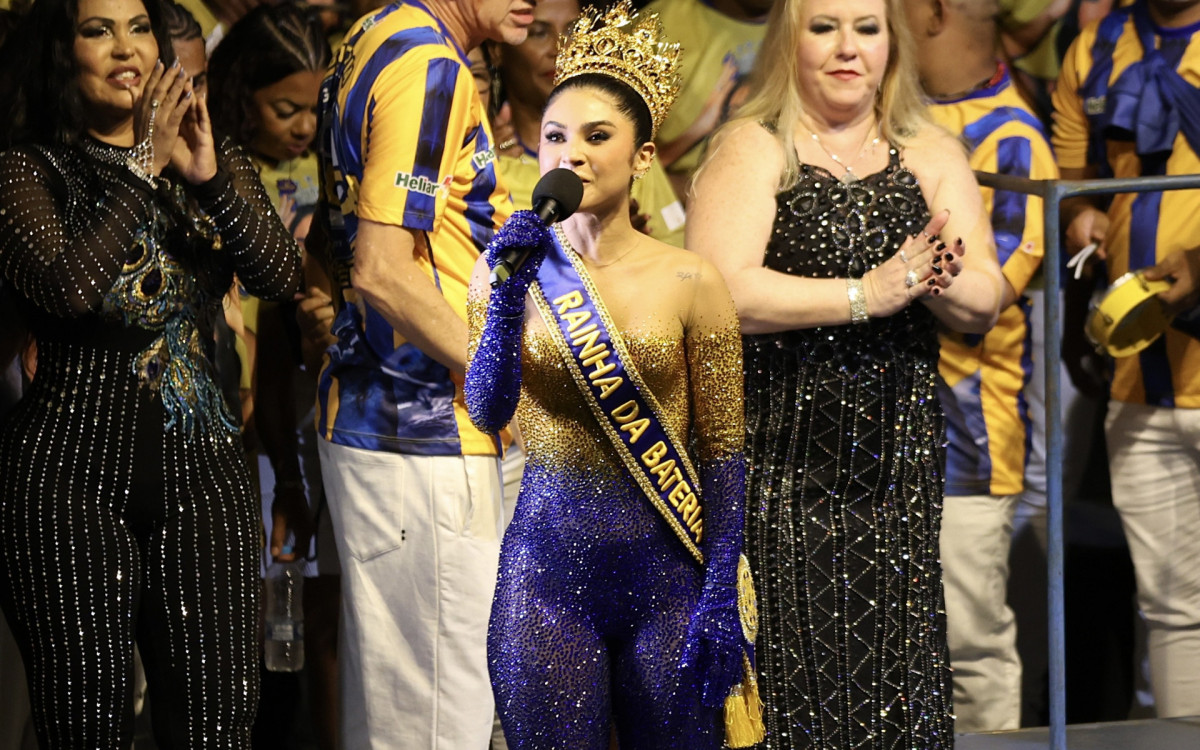 Mileide Mihaile &eacute; coroada rainha de bateria da Unidos da Tijuca