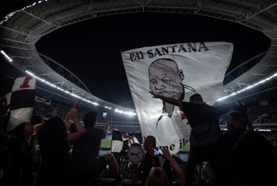 Vasco negocia com o Botafogo para jogar no Nilton Santos a partir de 2026