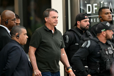 Bolsonaro recebe alta e volta para prisão domiciliar; laudo indica câncer de pele
