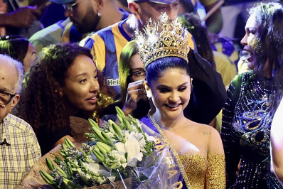 Mileide Mihaile é coroada rainha de bateria da Unidos da Tijuca