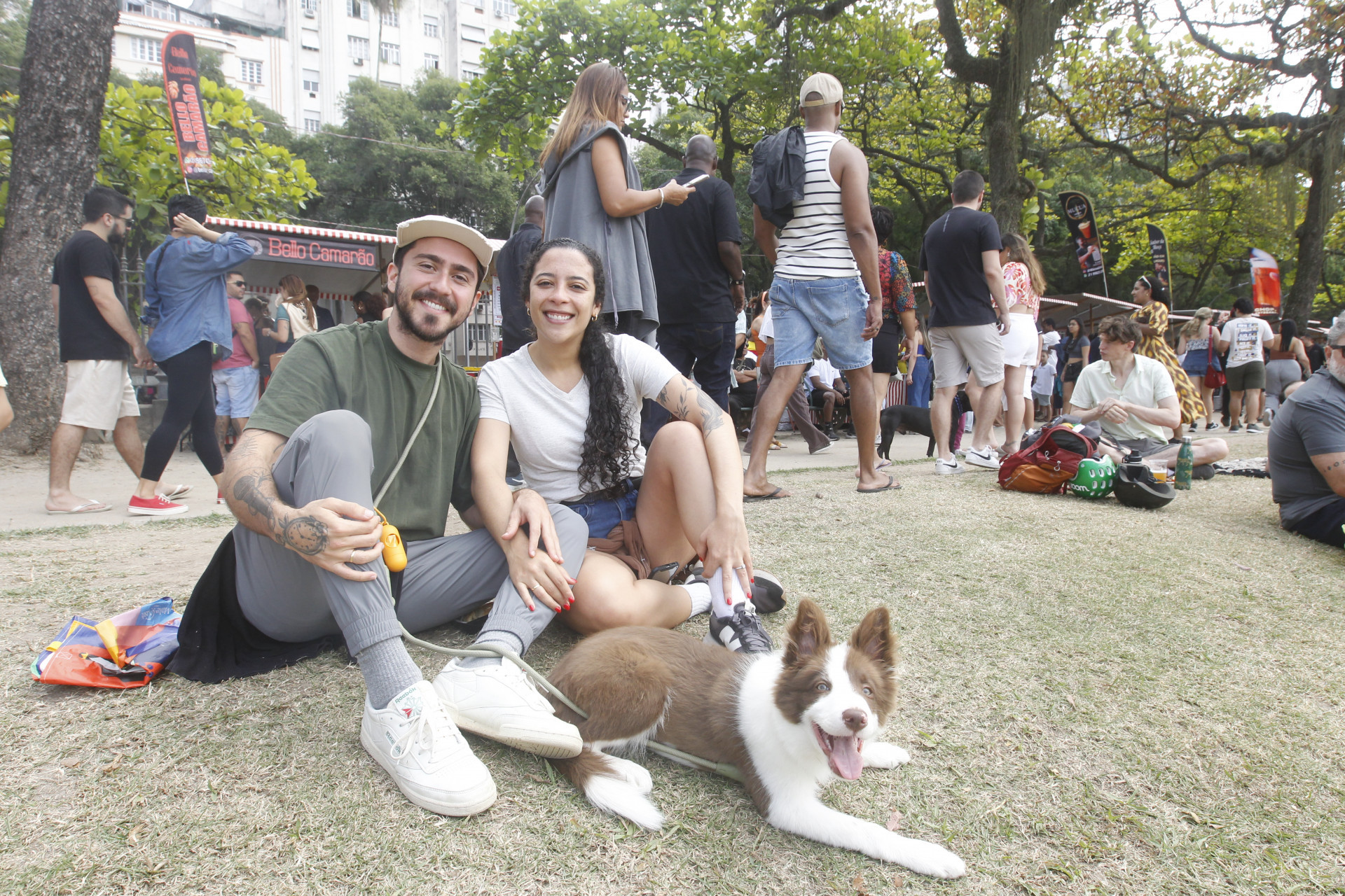 Isa Sim&otilde;es com o noivo, Gabriel Dias, e o cachorro Man&eacute;
 - Reginaldo Pimenta / Ag&ecirc;ncia O Dia