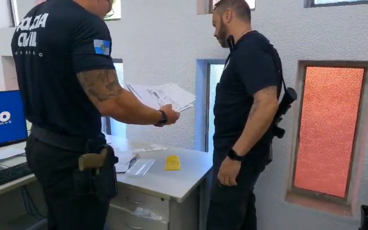 Agente da Delfaz cumpriram mandados de busca e apreensão contra servidor do Detro