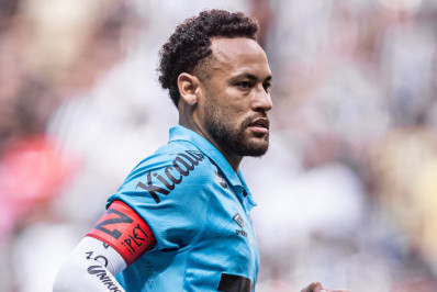Neymar detona gramado sintético: 'É uma m****'